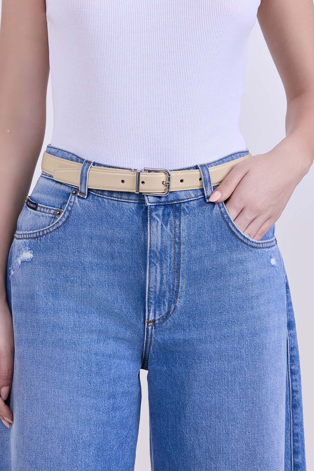 תמונת כל הלוק של חגורת עור